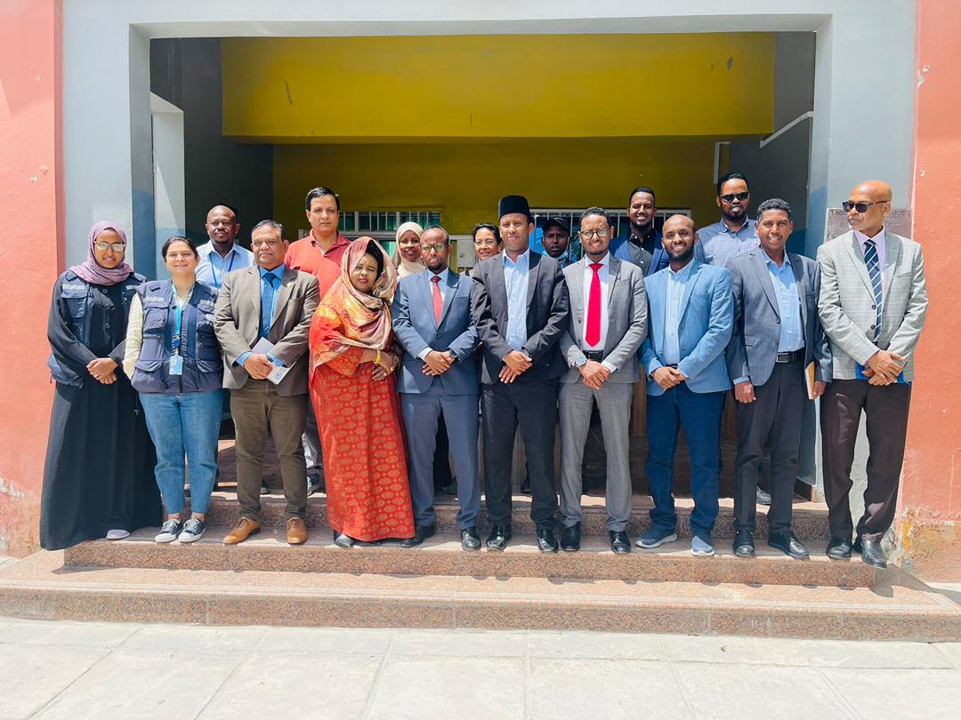 Today, Minister of Health and Human Services Dr. Ali Haji Adam, accompanied by Minister of State Dr. Maryam Mohamed Hussein, met with a WHO team led by Dr. Md Mamunur Rahman Malik, WHO Representative in Somalia, and Health Policy Advisor Dr. Marina Madeo, as well as other health specialists. The meeting consisted of an introduction and information exchange between the WHO and the new leadership of the Ministry. The WHO is an integral element of the organizations that aid the health service in the nation, and they contribute significantly to the advancement of public health services. The WHO Somalia Office assisted the Ministry in the development of health policies, strategies, and plans in order to incorporate Somalia into the Global Health Development Goals and the 2030 Agenda. At the conclusion of the meeting, it was decided to strengthen cooperation and cooperation between the Ministry of Health and the World Health Organization.